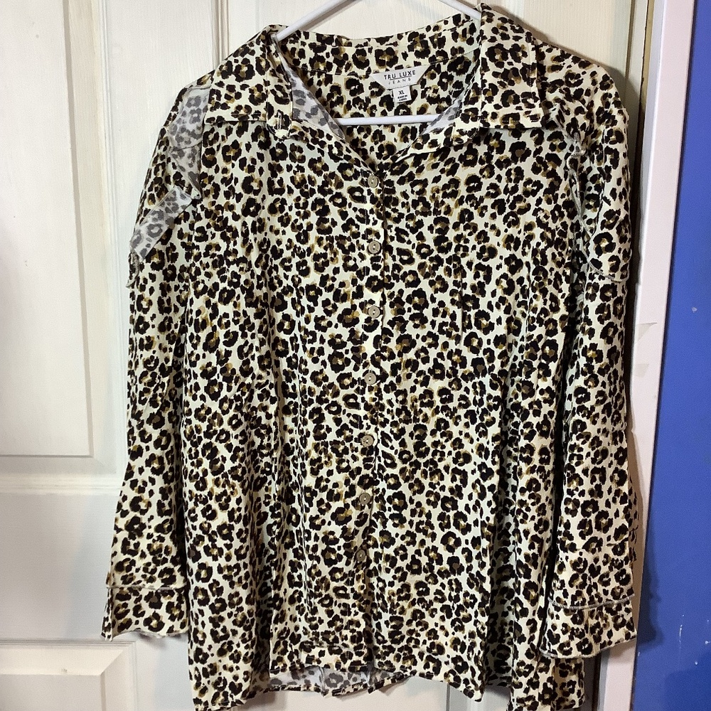 Women’s TRU LUXE Jeans Leopard Print Top Size XL NWT